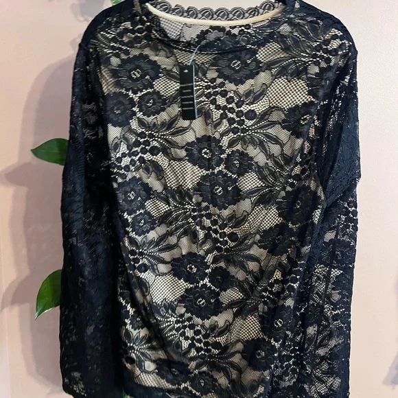 NWT torrid Black Floral Lace Long Sleeve Cutout Blouse - Picture 9 of 9